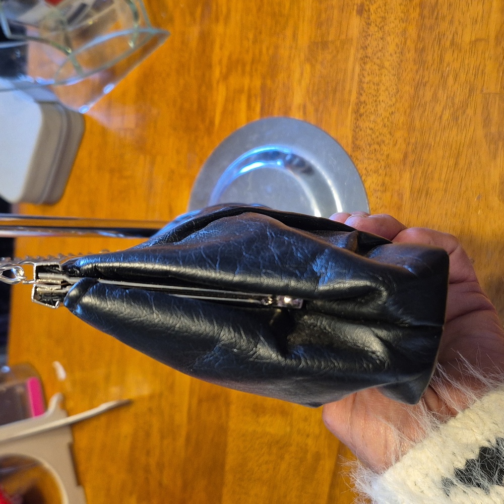 EUC LEATHER CROSSBODY BAG. - Picture 5 of 10